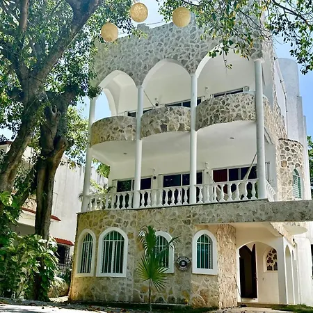 Castillo De Amor - Honeymoon